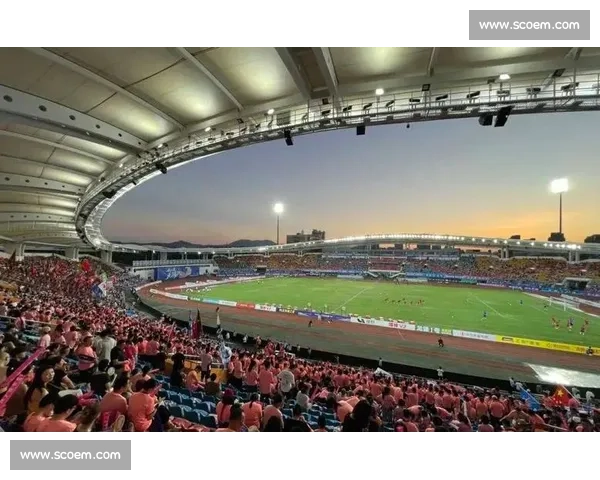 五机编队掠过苏超赛场!国产飞机硬核助威点燃主场 五机编队掠过苏超赛场!国产飞机硬核助威点燃主场